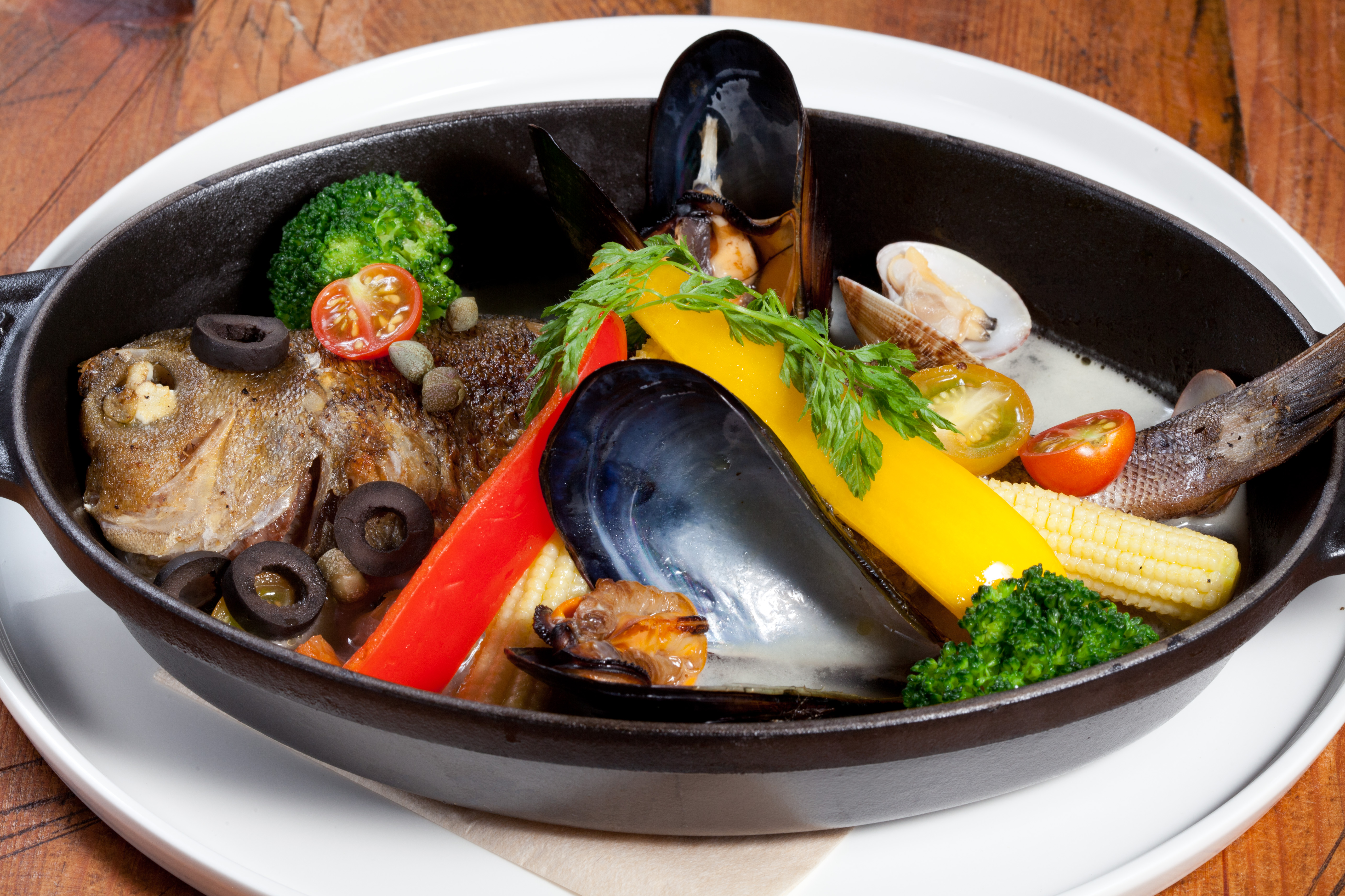 魚介料理と肉のメイン料理